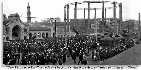 photo of crowds at the entrance to the amusement zone at PPIE